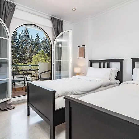 Sam24i- Cozy Walking Distance To Apartment Marbella